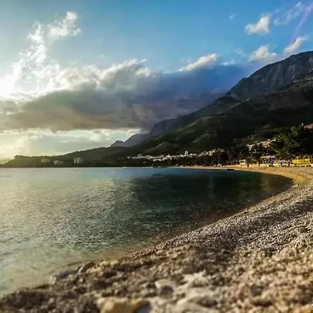 Lalic - Two Bedroom Ground Floor Close To The Beach Apartment Tucepi