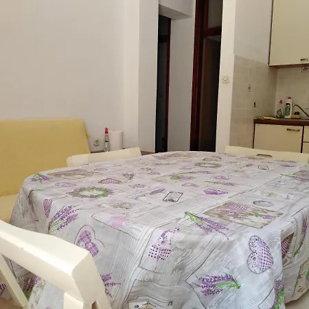 Lalic - Two Bedroom Ground Floor Close To The Beach Apartment *