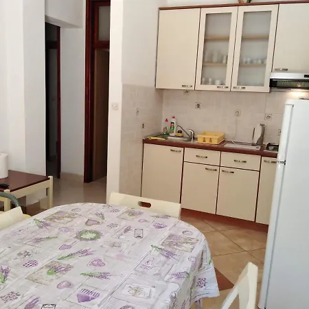 Lalic - Two Bedroom Ground Floor Close To The Beach Apartment Tucepi