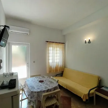 Apartment Lalic - Two Bedroom Ground Floor Close To The Beach *