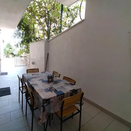 Lalic - Two Bedroom Ground Floor Close To The Beach *