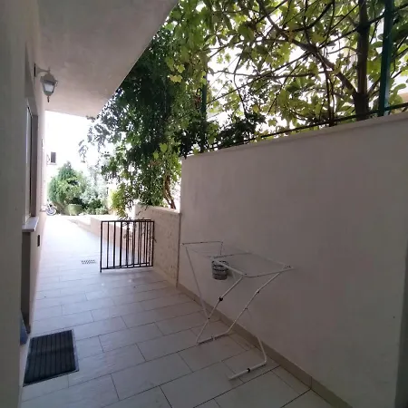 Lalic - Two Bedroom Ground Floor Close To The Beach *