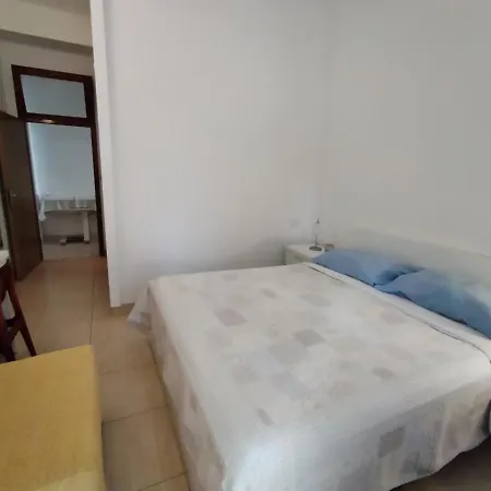 Lalic - Two Bedroom Ground Floor Close To The Beach *