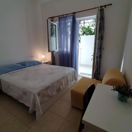 Apartment Lalic - Two Bedroom Ground Floor Close To The Beach