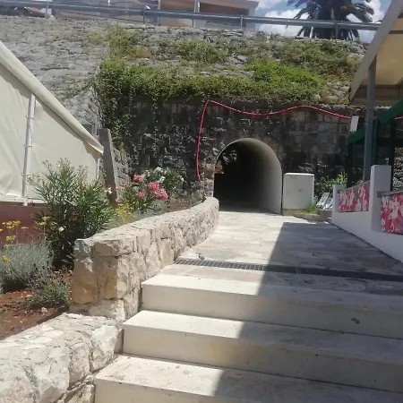 Lalic - Two Bedroom Ground Floor Close To The Beach