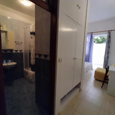 Lalic - Two Bedroom Ground Floor Close To The Beach Apartment